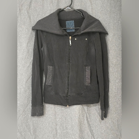 Black Sweater - Picture 4 of 4